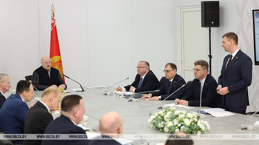 Lukashenko urges to  make long-term plans, invest in development