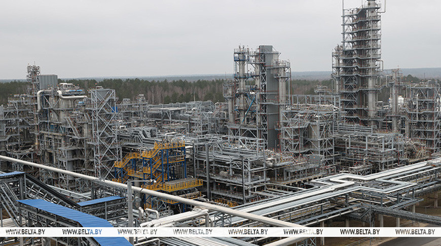 Lukashenko congratulates Mozyr Oil Refinery on 50th anniversary