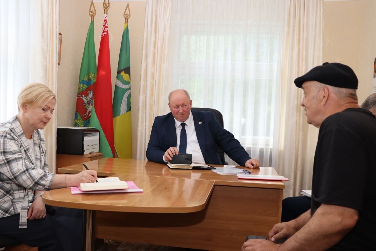 В Докшицком районе под руководством председателя районного Совета депутатов Валентины Рандаревич и с участием председателя райисполкома Сергея Абирало прошёл день Порплищенского сельсовета