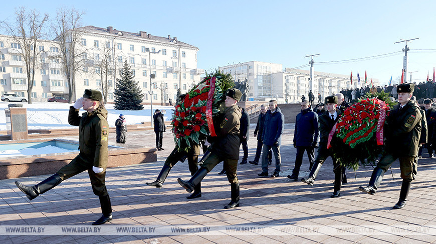 У Віцебску адбылася цырымонія ўскладання кветак і вянкоў да Дня абаронцаў Айчыны