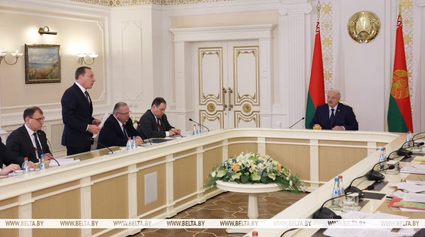 Lukashenko demands level playing field for private business, state enterprises 