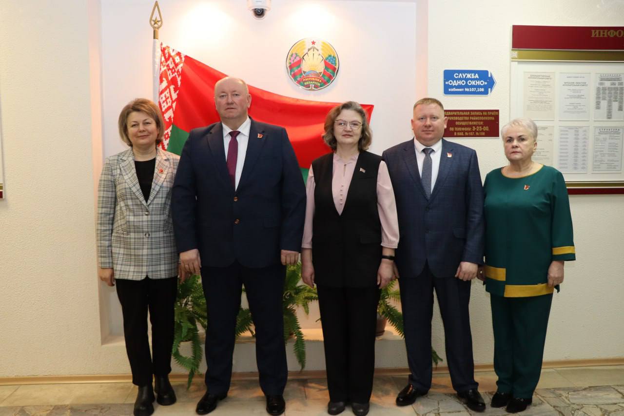 Делегация Докшицкого района под руководством председателя райисполкома Сергея Абирало отправилась в Минск на второе заседание VII Всебелорусского народного собрания