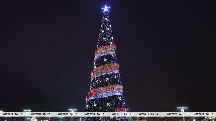 У Віцебску запалілі агні на галоўнай ёлцы абласнога цэнтра