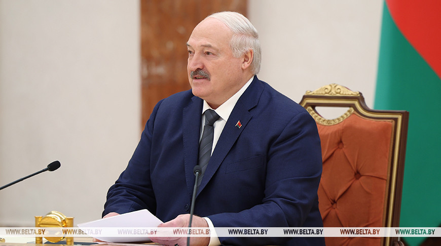 Лукашенко призвал страны СНГ и ЕАЭС держаться друг за друга и не бежать в разные стороны