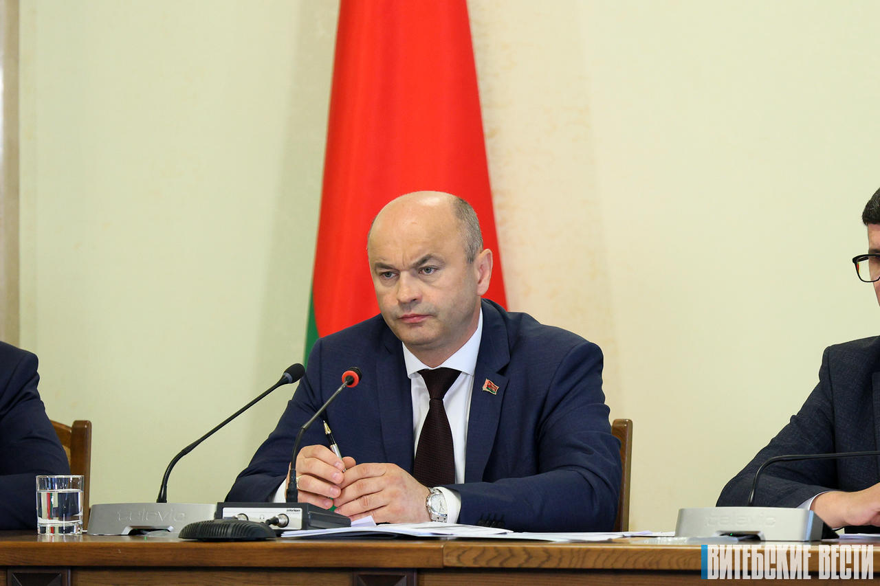 Аляксандр Рагожнік: "З улікам рапсу і кукурузы Віцебская вобласць плануе намалаціць 1.2 млн т збожжа"