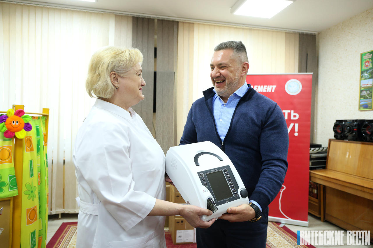 Белорусский фонд мира передал учреждениям здравоохранения Витебска аппараты ИВЛ