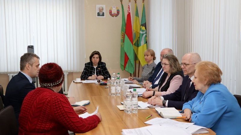 Председатель Совета Республики Национального собрания Наталья Кочанова проводит прием граждан в Докшицком районе