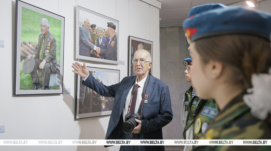 Энергетыка перадаецца праз здымкі. Выстава "Салдаты Перамогі" фотакарэспандэнта БЕЛТА адкрылася ў Віцебску