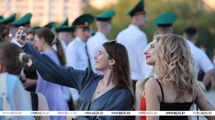 Лукашенко поздравил выпускников вузов: время ставить новые цели, создавать прочную основу будущего 