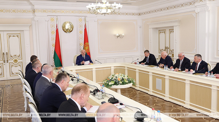 Lukashenko criticizes failures in clean-up and landscaping work