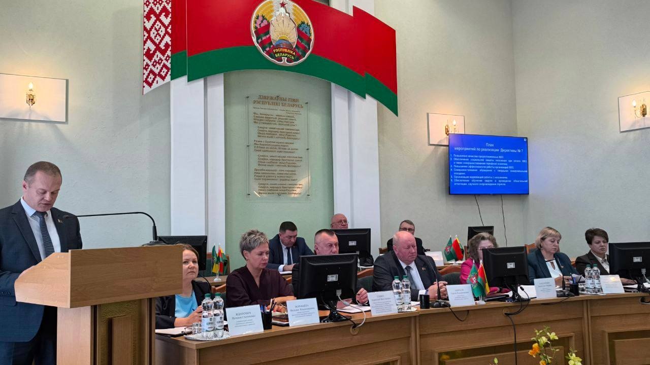 В Докшицах проходит открытое заседание райисполкома под руководством его председателя Сергея Абирало