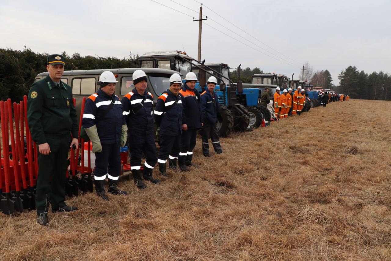 У Бягомльскім лясгасе прайшоў агляд гатоўнасці сіл і сродкаў пажаратушэння да пажаранебяспечнага сезона і вучэбна-трэніровачных выездаў лесапажарных каманд і брыгад