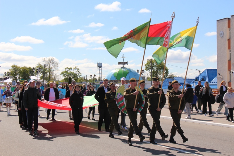 Праздничное шествие «80 лет Великой Победе!» и митинг памяти прошли в Докшицах