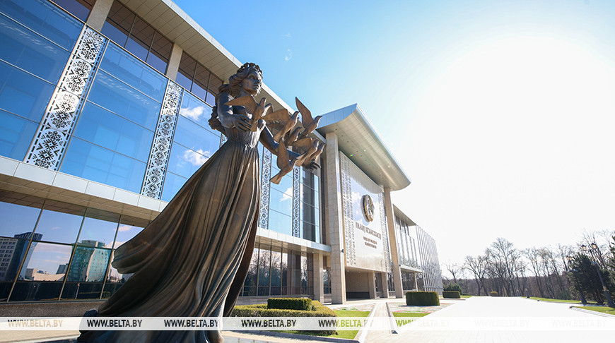 Президент Беларуси Александр Лукашенко заслушал доклад председателя Витебского облисполкома Александра Рогожника 