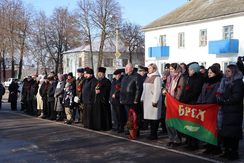 Митинг “Во славу Отчизны” у братской могилы погибших воинов и партизан на площади имени Героя Советского Союза И.С. Полевого