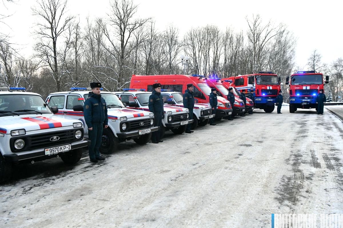 В Витебске состоялась торжественная церемония передачи новой техники подразделениям МЧС