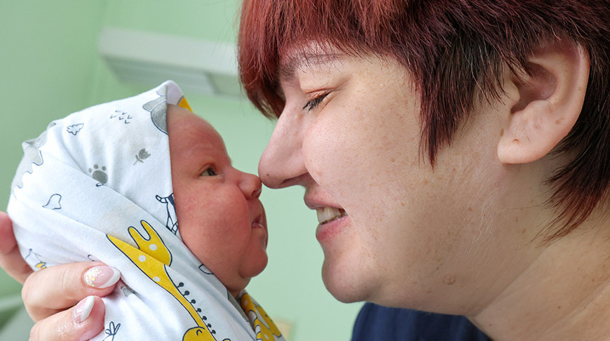 У Віцебску павіншавалі мам, якія нарадзілі першых у 2026 годзе дзяцей