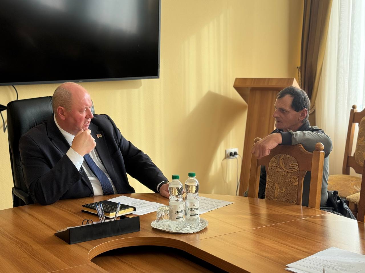 Личный прием граждан и юридических лиц сегодня провел председатель Докшицкого райисполкома Сергей Абирало