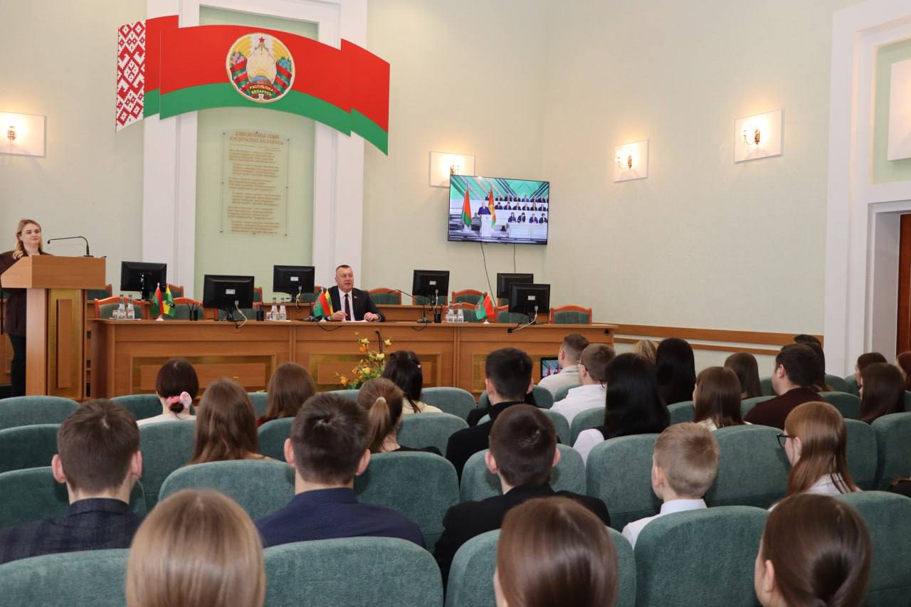 Открытый диалог с молодежью «ВНС: время конкретных дел» в Докшицах