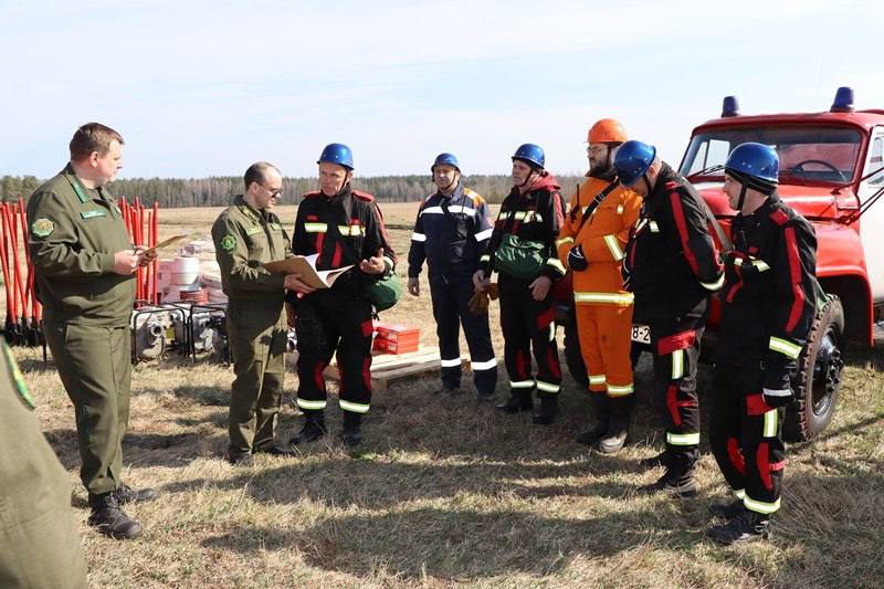 В Бегомльском лесхозе прошел смотр готовности сил и средств пожаротушения