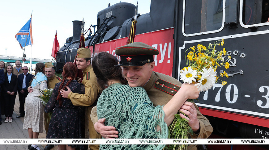 Моцны эмацыйны праект. Жыхары Віцебска сустрэлі "Цягнік Перамогі"