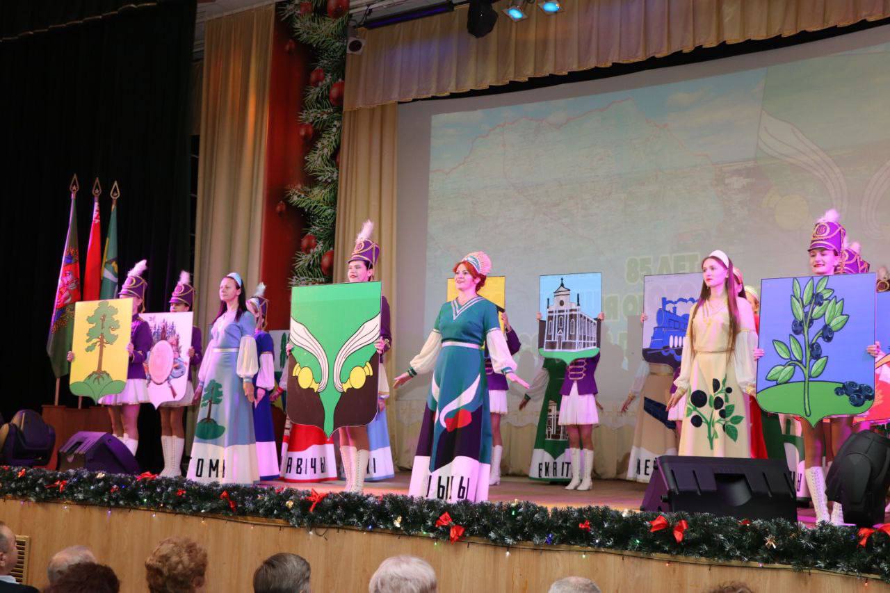 В ККЗ "Искра" прошла праздничная программа "Край, што нам дадзены лёсам", посвященная 85-летию со дня образования сельсоветов Докшицкого района