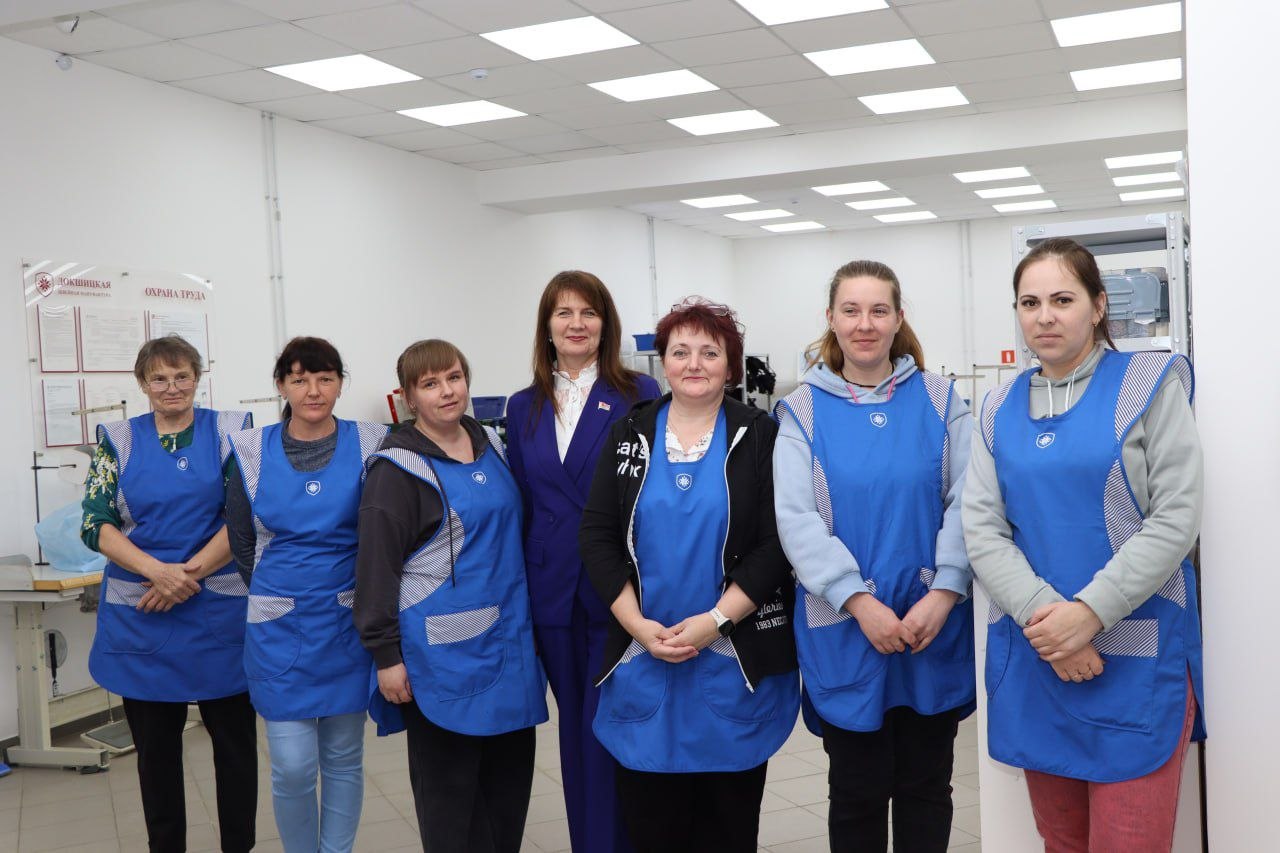 В Единый день информирования с коллективом Докшицкой швейной мануфактуры встретилась председатель Витебского областного объединения профсоюзов Елена Нефёдова