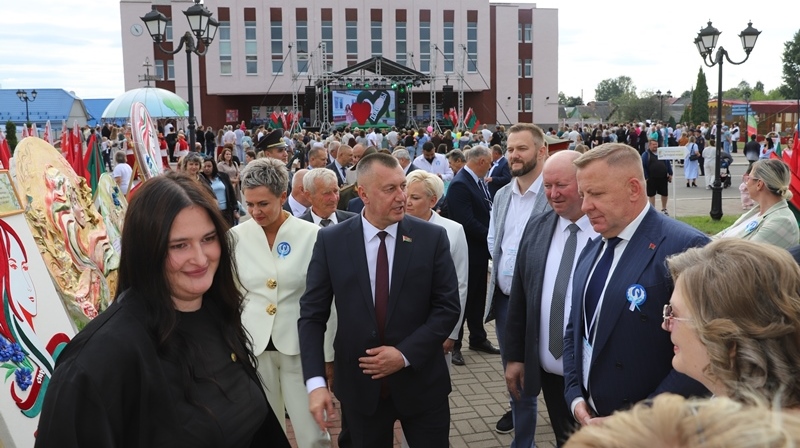 Выставки, презентации, развлекательные площадки… День города празднуют Докшицы